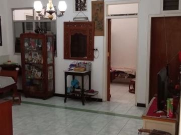 TENGGILIS Rumah Lama Cocok Untuk Dibangun Kost