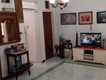 TENGGILIS Rumah Lama Cocok Untuk Dibangun Kost