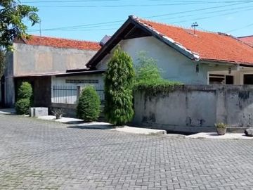 TENGGILIS Rumah Lama Cocok Untuk Dibangun Kost