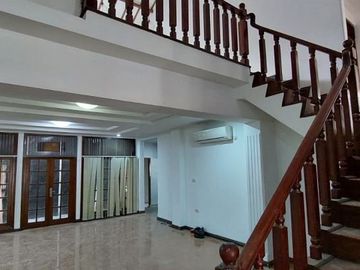 Disewakan rumah siap huni lokasi strategis di Studio Kompleks TVRI Kemanggisan Ilir jakarta barat