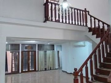Disewakan rumah siap huni lokasi strategis di Studio Kompleks TVRI Kemanggisan Ilir jakarta barat