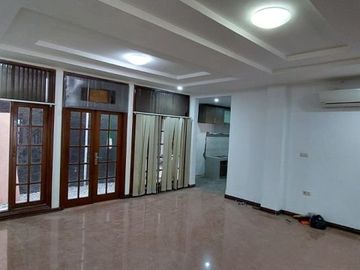 Disewakan rumah siap huni lokasi strategis di Studio Kompleks TVRI Kemanggisan Ilir jakarta barat