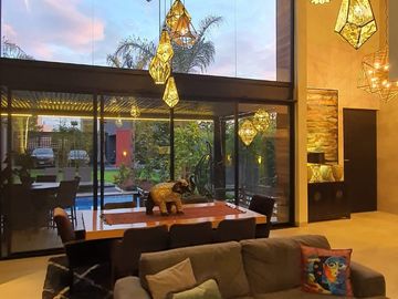 Villa Lucca: Home Luxury Living
