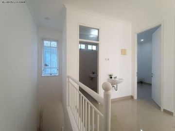 Rumah Taman Mutiara STRATEGIS, CLUSTER DEPAN, SEMI FURNISH