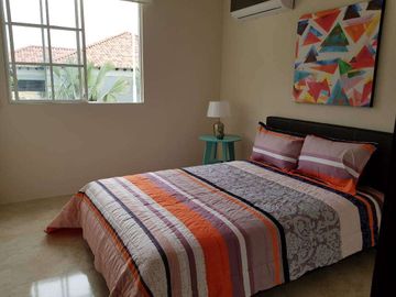 Venta de casa esquinera lista a estrenar en urb, casalaguna a pocos min. de Riocentro el Dorado - acepto Biess.