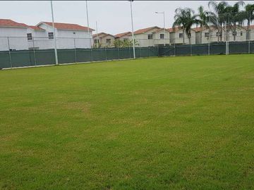 Venta de casa esquinera lista a estrenar en urb, casalaguna a pocos min. de Riocentro el Dorado - acepto Biess.