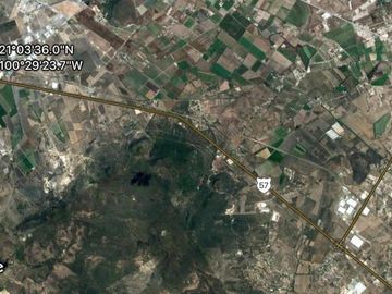SOBRE CARRETERA QRO-SLP, TERRENO INDUSTRIAL 6HAS,  en VENTA, $24,000,000 MX (SM)