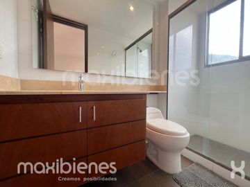 apartamento en arriendo en el tesoro. Cod A69367