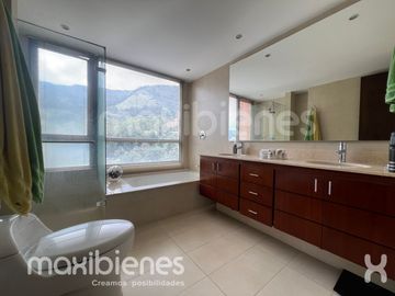 apartamento en arriendo en el tesoro. Cod A69367