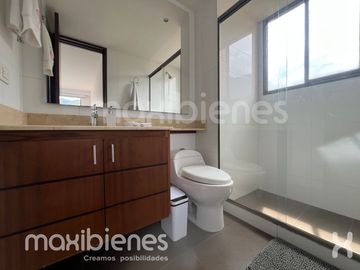 apartamento en arriendo en el tesoro. Cod A69367