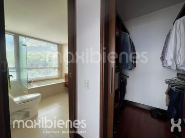 apartamento en arriendo en el tesoro. Cod A69367