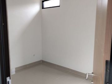 DIJUAL RUMAH MODERN 2 LANTAI SIAP HUNI DI NAIRA RESIDENCE CIATER