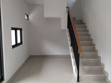 DIJUAL RUMAH MODERN 2 LANTAI SIAP HUNI DI NAIRA RESIDENCE CIATER