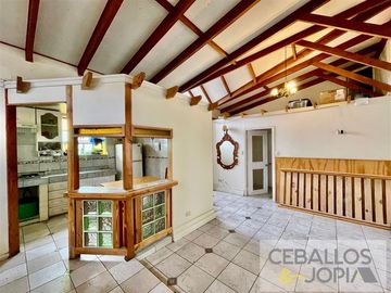 Casa en venta de 8 dorm. en Villa Alemana