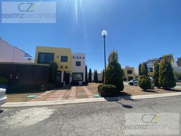 CASA EN VENTA USADA, ESQUINA, DOS NIVLES, TERRENO EXCEDENTE, SENDERO DE LOS PINOS, PACHUCA, HGO.
