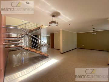 CASA EN VENTA USADA, ESQUINA, DOS NIVLES, TERRENO EXCEDENTE, SENDERO DE LOS PINOS, PACHUCA, HGO.