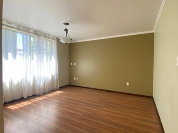 CASA EN VENTA USADA, ESQUINA, DOS NIVLES, TERRENO EXCEDENTE, SENDERO DE LOS PINOS, PACHUCA, HGO.