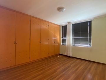 CASA EN VENTA USADA, ESQUINA, DOS NIVLES, TERRENO EXCEDENTE, SENDERO DE LOS PINOS, PACHUCA, HGO.