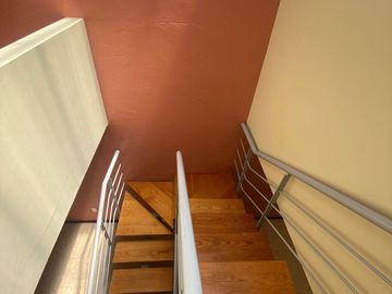 CASA EN VENTA USADA, ESQUINA, DOS NIVLES, TERRENO EXCEDENTE, SENDERO DE LOS PINOS, PACHUCA, HGO.