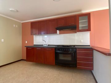 CASA EN VENTA USADA, ESQUINA, DOS NIVLES, TERRENO EXCEDENTE, SENDERO DE LOS PINOS, PACHUCA, HGO.
