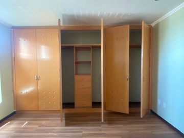 CASA EN VENTA USADA, ESQUINA, DOS NIVLES, TERRENO EXCEDENTE, SENDERO DE LOS PINOS, PACHUCA, HGO.