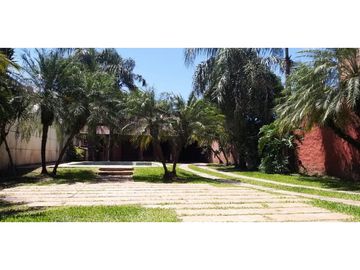 Chalet 5 dormitorios con piscina y jardín, Villa San Martín