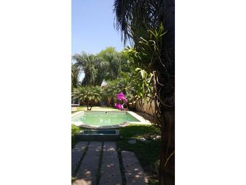 Chalet 5 dormitorios con piscina y jardín, Villa San Martín