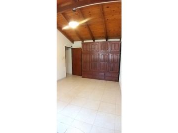 Chalet 5 dormitorios con piscina y jardín, Villa San Martín