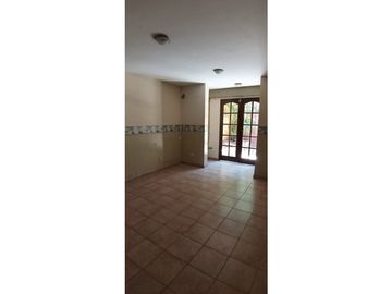 Chalet 5 dormitorios con piscina y jardín, Villa San Martín