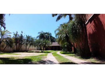 Chalet 5 dormitorios con piscina y jardín, Villa San Martín