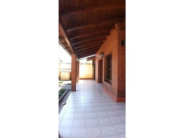 Chalet 5 dormitorios con piscina y jardín, Villa San Martín