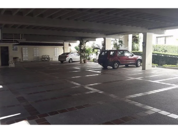 LOS OLIVOS Av Leopoldo Carrera edificio en corredor comercialr