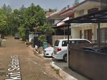 Rumah 2 lantai, SHM, Hadap Selatan, Underground Cable, Modern Hill, Pondok Cabe