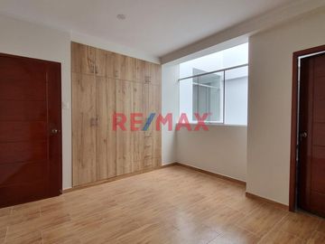 DEPARTAMENTO EN VENTA EN LA URBANIZACIÓN LOS SAUCES PIMENTEL
Un lugar seguro para vivir rodeado de parques y jardines,muy cerca de todo lo que necesi
