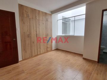 DEPARTAMENTO EN VENTA EN LA URBANIZACIÓN LOS SAUCES PIMENTEL
Un lugar seguro para vivir rodeado de parques y jardines,muy cerca de todo lo que necesi