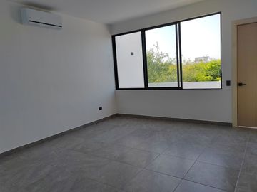 VENTA CASA EN PASEOS COUNTRY, MÉRIDA, YUCATÁN