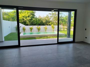 VENTA CASA EN PASEOS COUNTRY, MÉRIDA, YUCATÁN