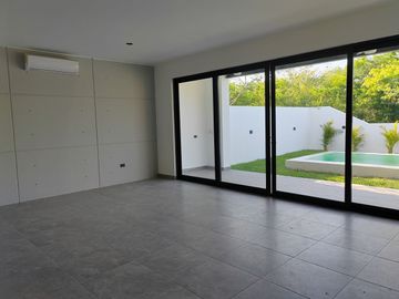 VENTA CASA EN PASEOS COUNTRY, MÉRIDA, YUCATÁN