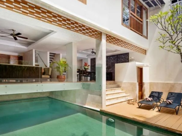 VILLA RUNNING DI LEBAH SARI PETITENGET BADUNG