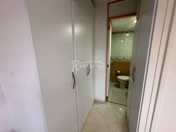 apartamento en venta en aguacatala. Cod V776179