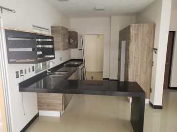 Casa en Venta en Manzanillo, Fraccionamiento Real Santiago