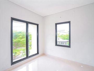 Rumah Asri 8 Menit ke Mall The Park Sawangan 2 Lt Dibantu KPR J-41132