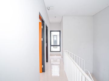Rumah Asri 8 Menit ke Mall The Park Sawangan 2 Lt Dibantu KPR J-41132