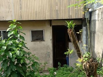 FOR SALE: Old House in 88 Cambridge Cubao, Quezon City