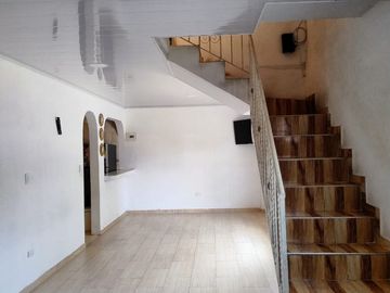 casa en venta en nueva floresta. Cod V16059