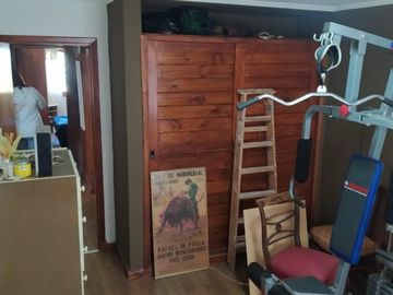 LATORRE PROP. VENDE HERMOSO CHALET DE 4 AMB CON PARQUE - A UNA CUADRA DE LA RUTA 11