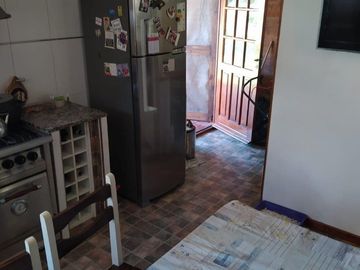 LATORRE PROP. VENDE HERMOSO CHALET DE 4 AMB CON PARQUE - A UNA CUADRA DE LA RUTA 11