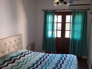 LATORRE PROP. VENDE HERMOSO CHALET DE 4 AMB CON PARQUE - A UNA CUADRA DE LA RUTA 11