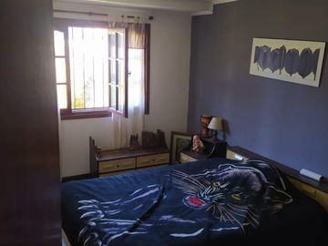 LATORRE PROP. VENDE HERMOSO CHALET DE 4 AMB CON PARQUE - A UNA CUADRA DE LA RUTA 11