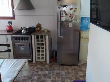 LATORRE PROP. VENDE HERMOSO CHALET DE 4 AMB CON PARQUE - A UNA CUADRA DE LA RUTA 11